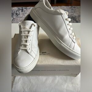 KOIO CAPRI TRIPLE WHITE SNEAKERS. Size 9US